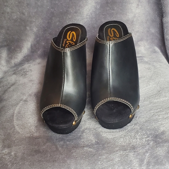 Shoes - Picture 3 of 4